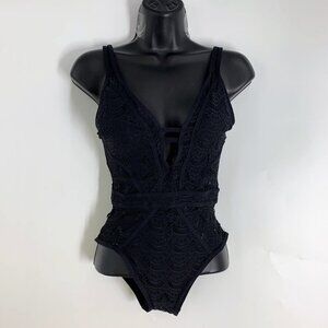 BECCA Women's Show‎ & Tell Crochet One Piece Swimsuit Size XS